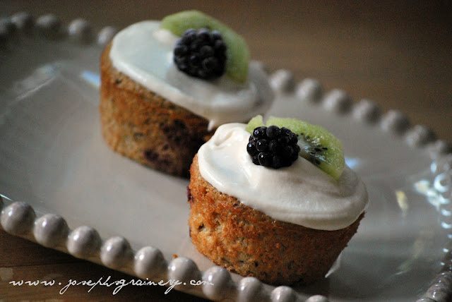 kiwi blackberry breakfast cupcake