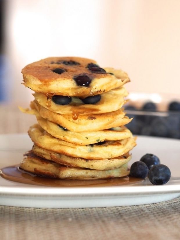 greek yogurt blueberry pancakes