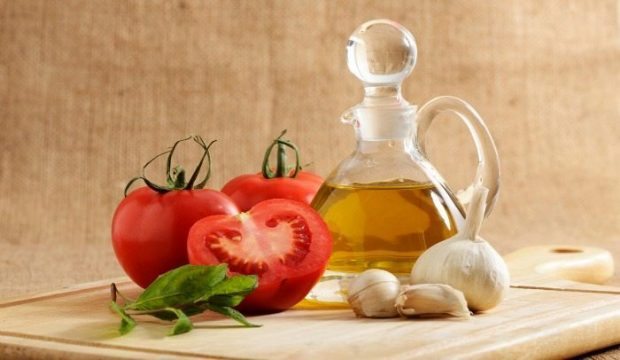 Daily Bite Wellness Tip - Cook With Lemons Tomatoes Garlic for Lower Sodium - Feature