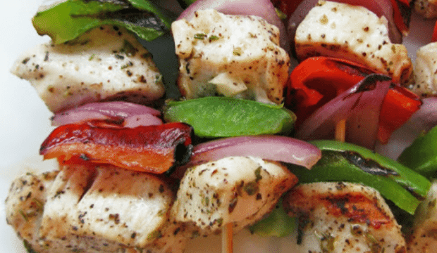 chicken skewers bite size wellness feat image