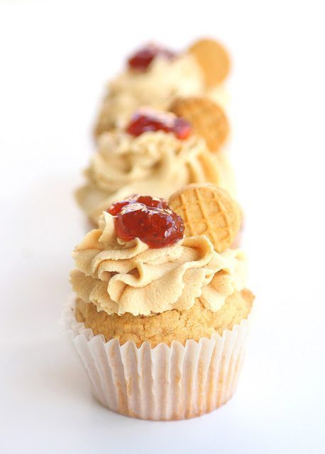 peanut-butter-jelly-cupcakes