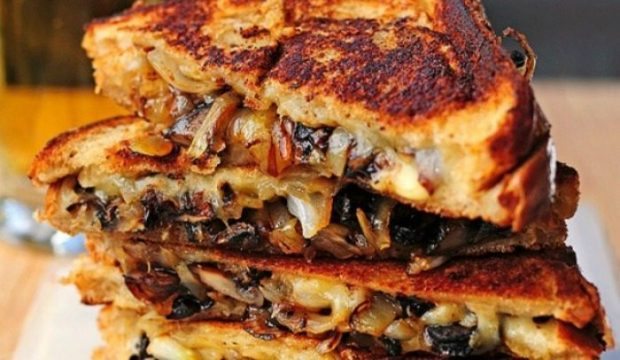 mushroom onion grilled cheese feat image