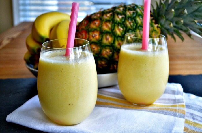 Banana Pineapple Smoothie (via Smell of Rosemary) 5 fruit smoothies perfect for summer