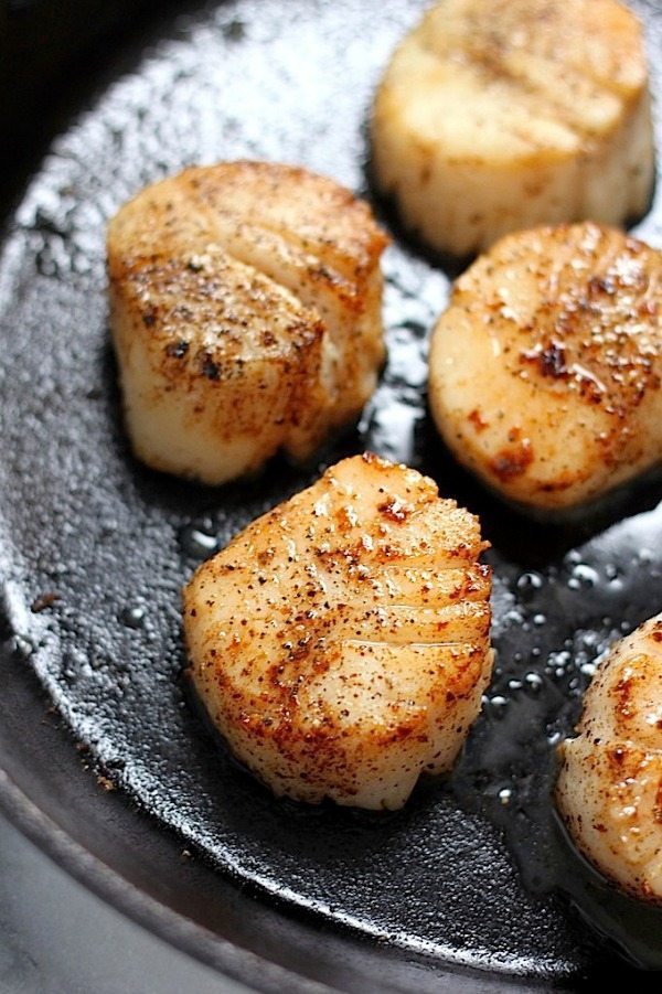 Perfectly Seared Scallops for Dinner and a Movie Alfred Hitchcock.jpg