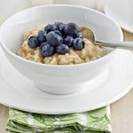 Oatmeal with blueberries