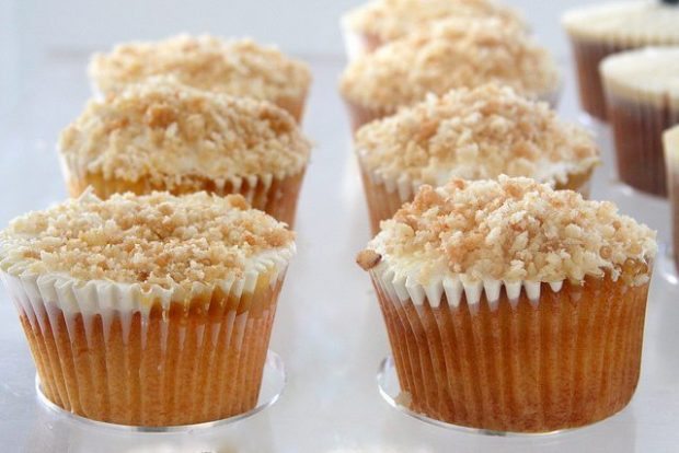 peach cobbler cupcakes