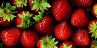 Strawberries For oily skin